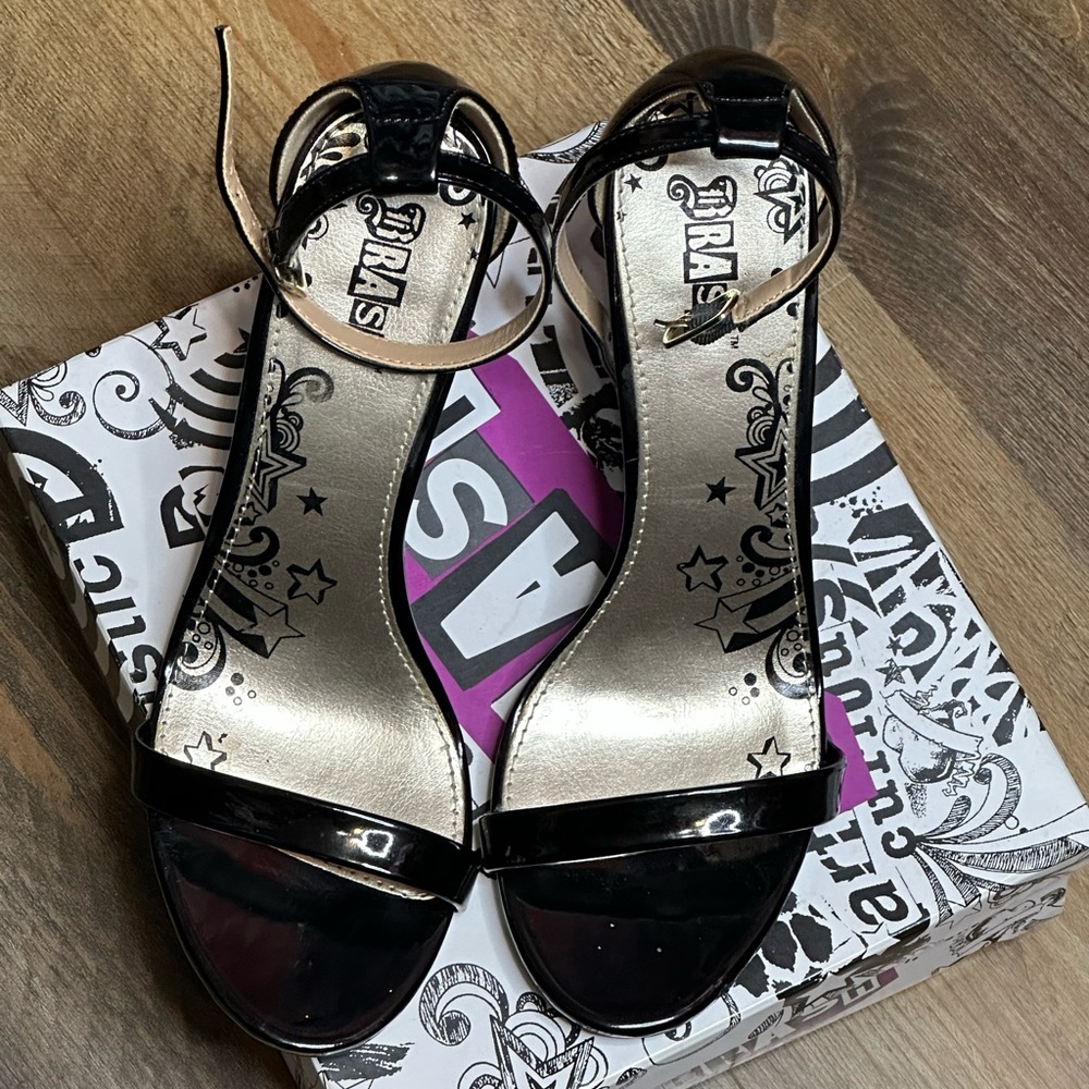 High heel sandals